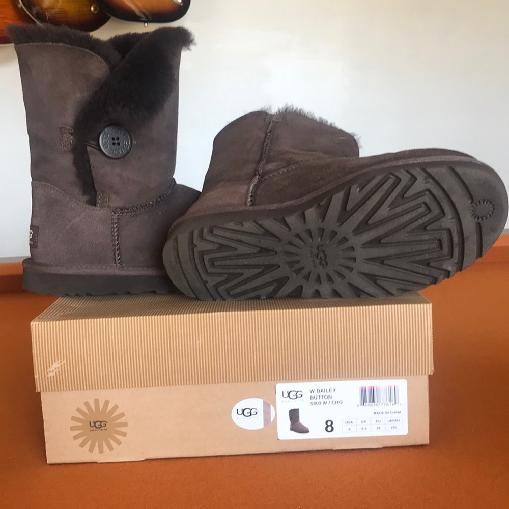 Authentic Ugg With Bailey Button. - image 2